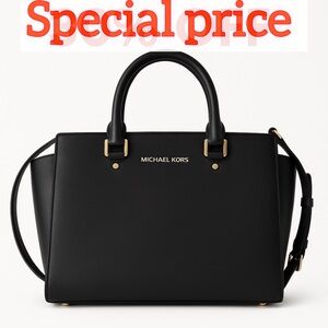 Merry Christmas 🎄🧑‍🎄 Michael Kors black bag, super clean, like new👌👌👌😍😍